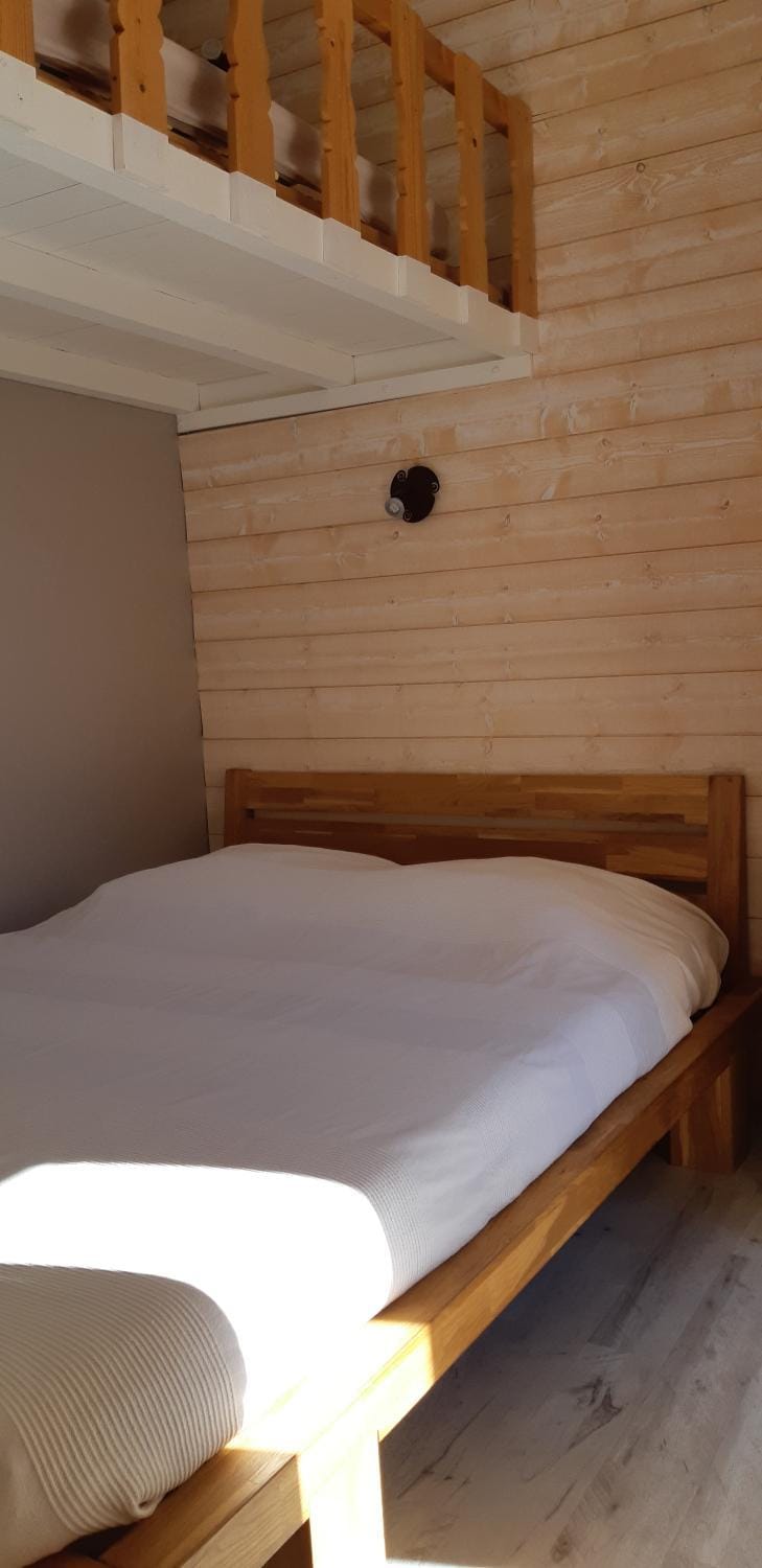 Mountain view, Street view, cot, bunk bed