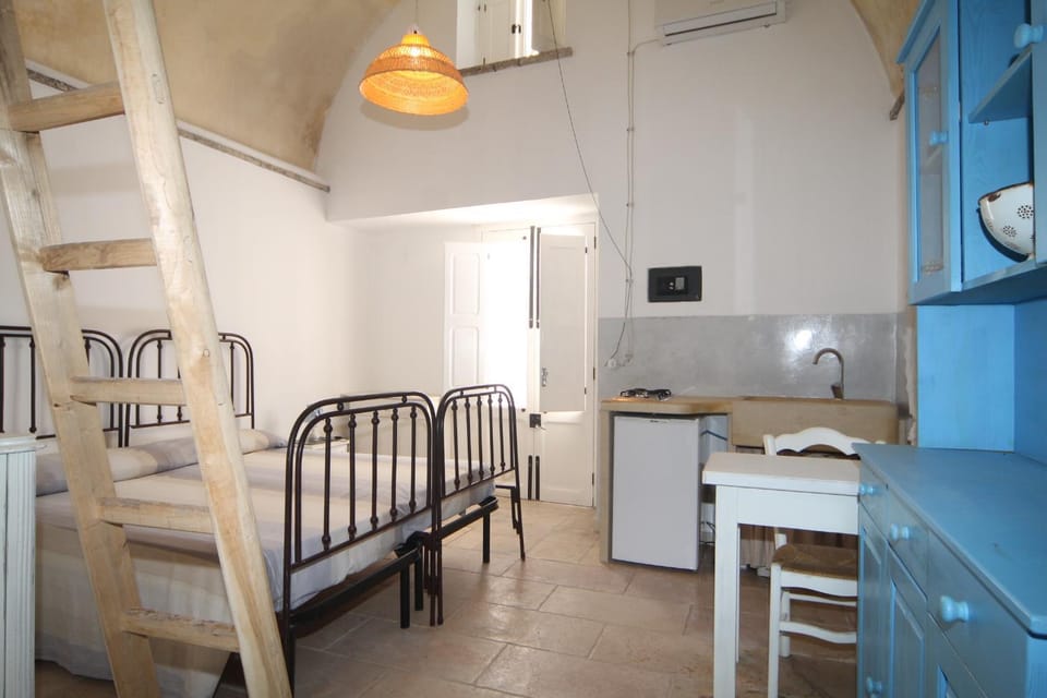 Kitchen or kitchenette, Bedroom