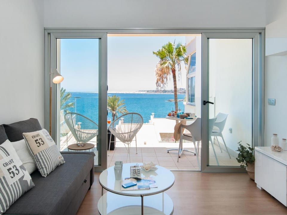 Balcony/Terrace, Living room, Seating area, Sea view