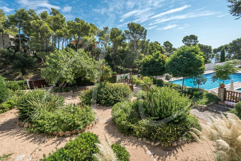 Patio, Garden, Pool view