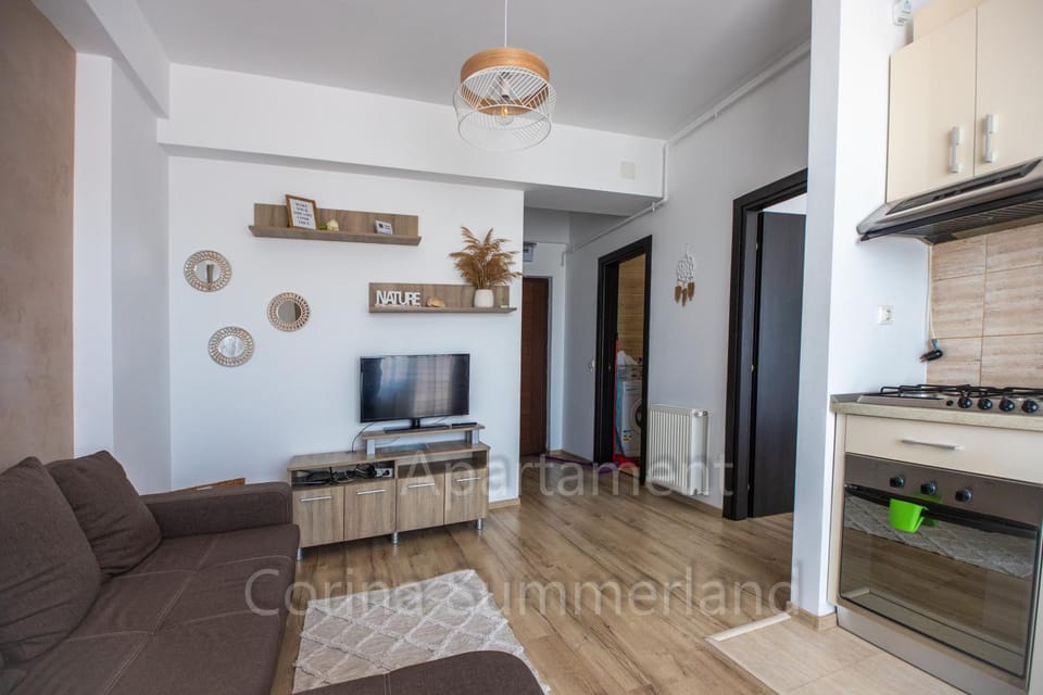 TV and multimedia, Kitchen or kitchenette, Living room, Seating area, Dining area
