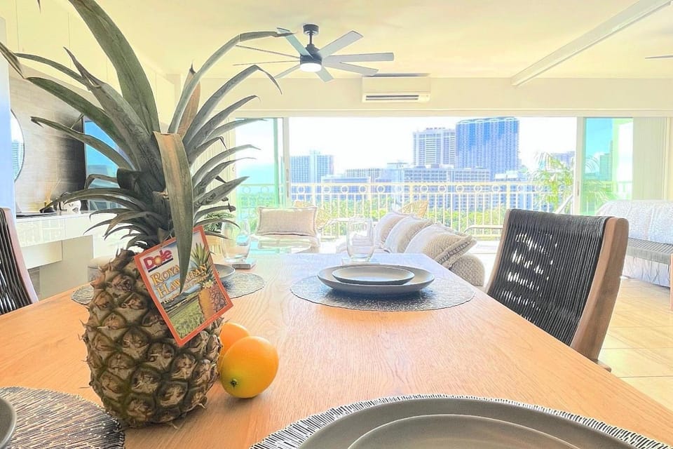 Waikiki Shore 1116 Beachfront Apartment in Honolulu