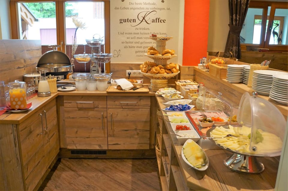 Restaurant/places to eat, Breakfast, Buffet breakfast