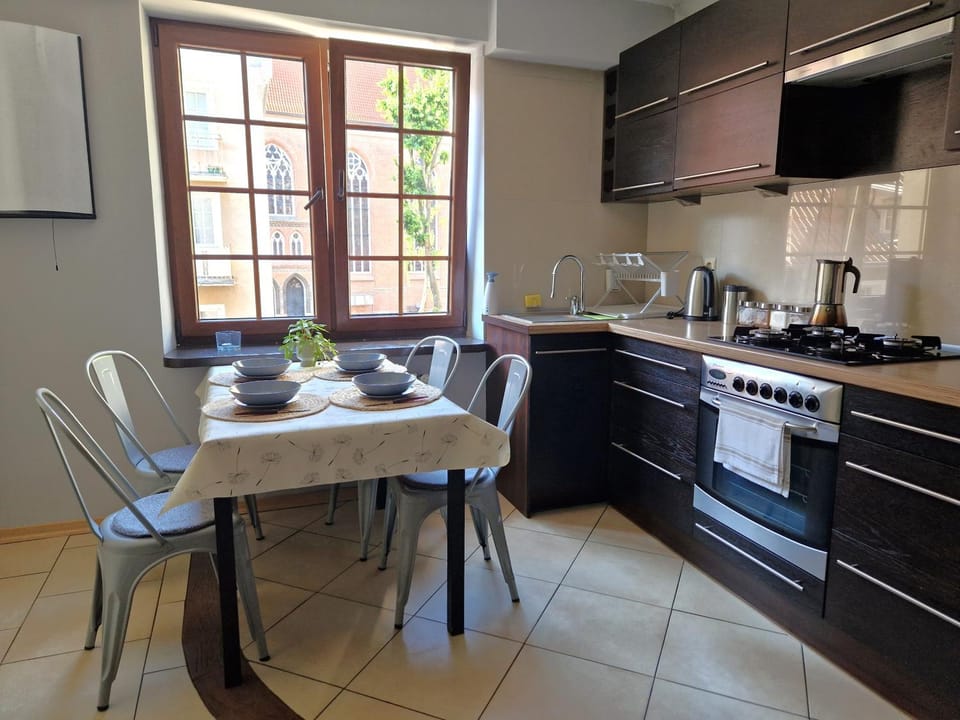 Breakfast, oven, stove, kitchen