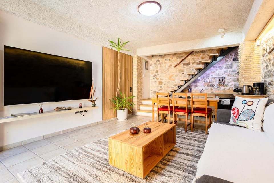 Communal lounge/ TV room, Living room, Dining area