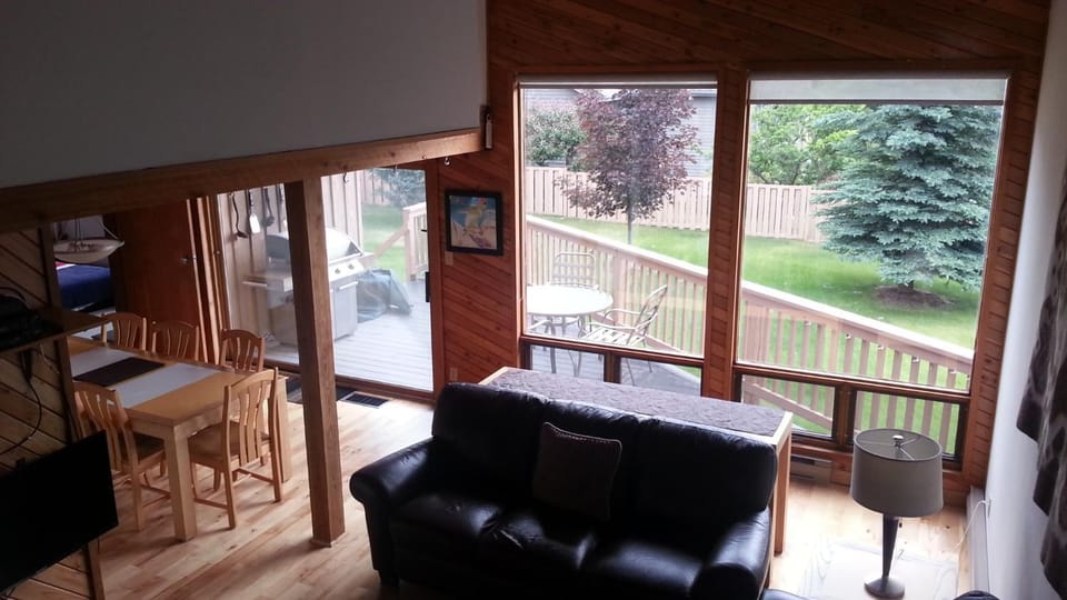 Library, View (from property/room), Balcony/Terrace