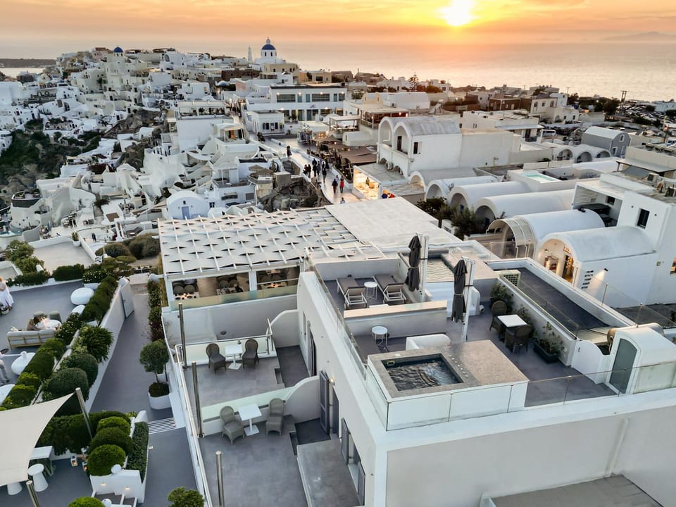 Enalion White Suites Oia Apartment in Oia