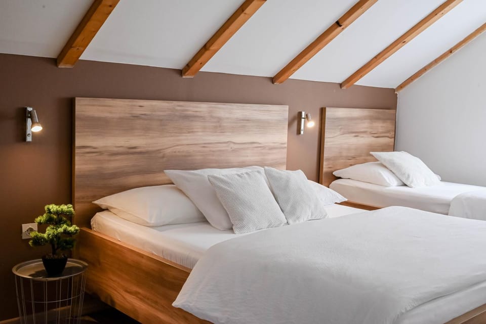 Property building, Bed, Bedroom