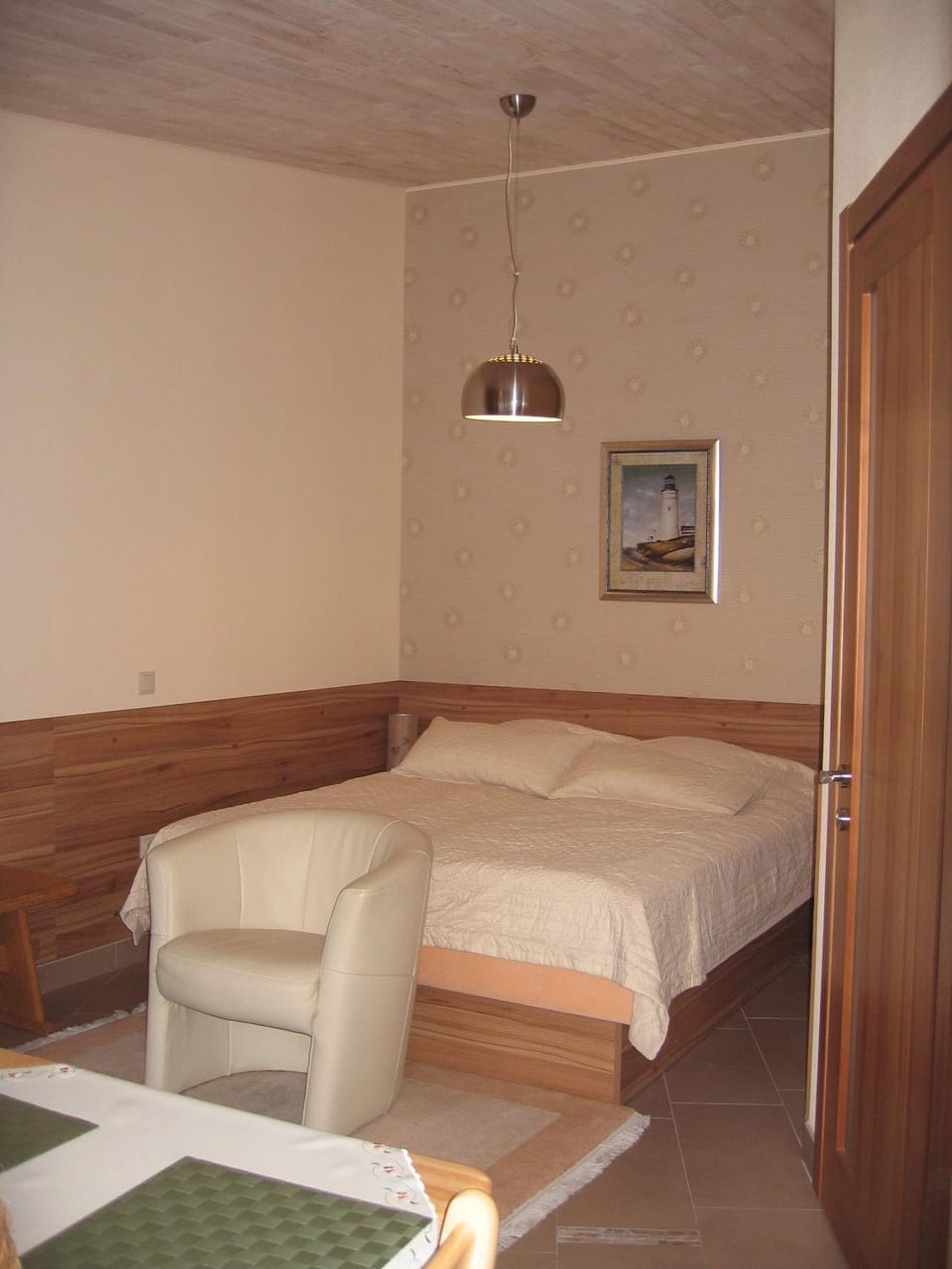 Bed, Seating area