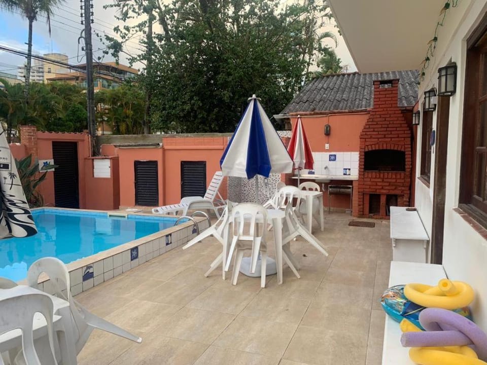 Swimming pool, sunbed