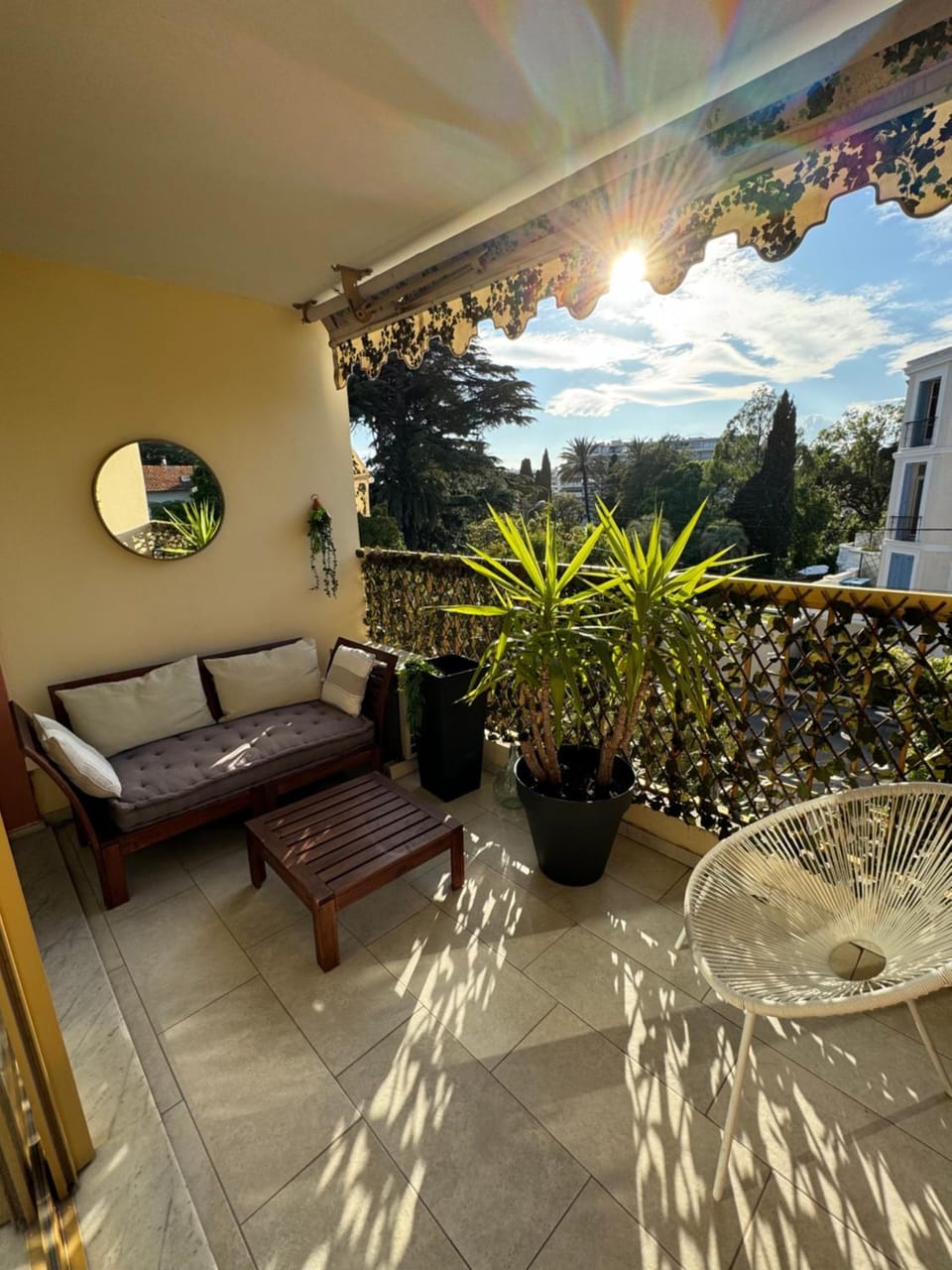 Amazing Studio Cannes Centre - Terrasse ensoleillée - 5 min Croisette Apartment in Cannes