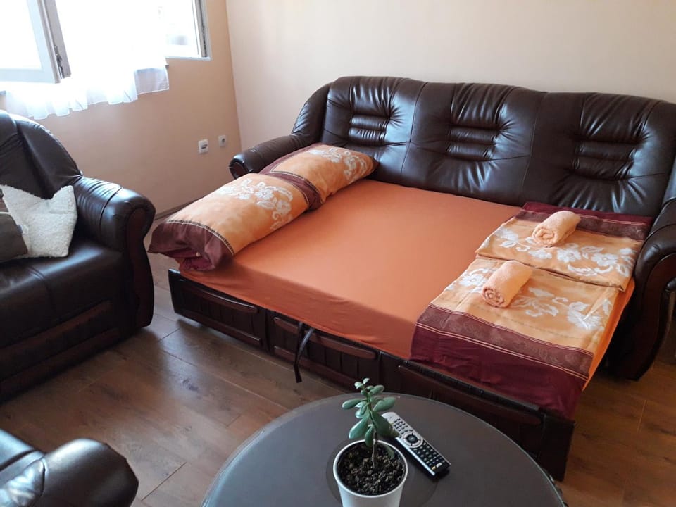 Bed, Living room, Seating area