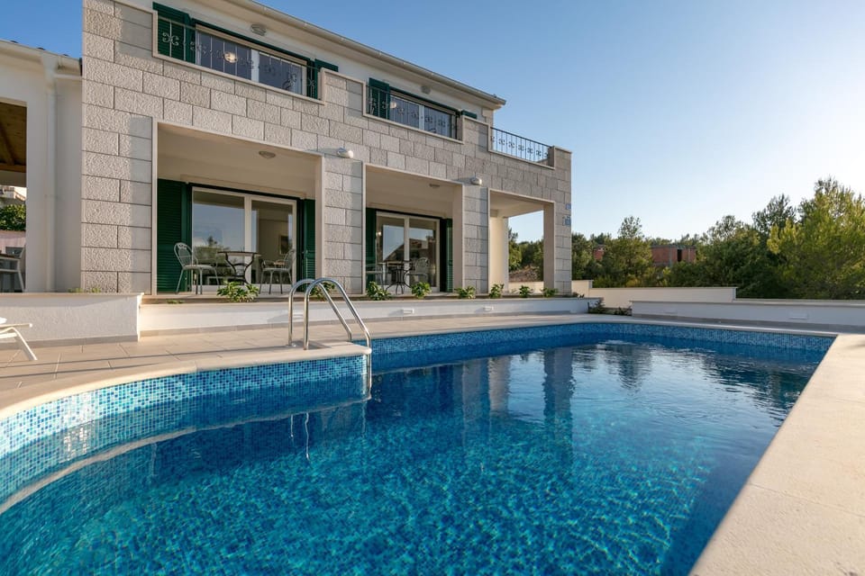 Property building, Facade/entrance, Day, Balcony/Terrace, Pool view, Swimming pool, sunbed