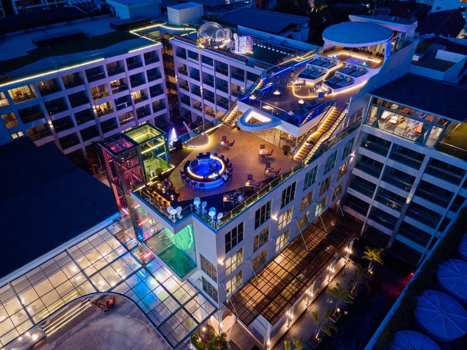 Property building, Restaurant/places to eat, Bird's eye view, Lounge or bar, Sea view, Dinner