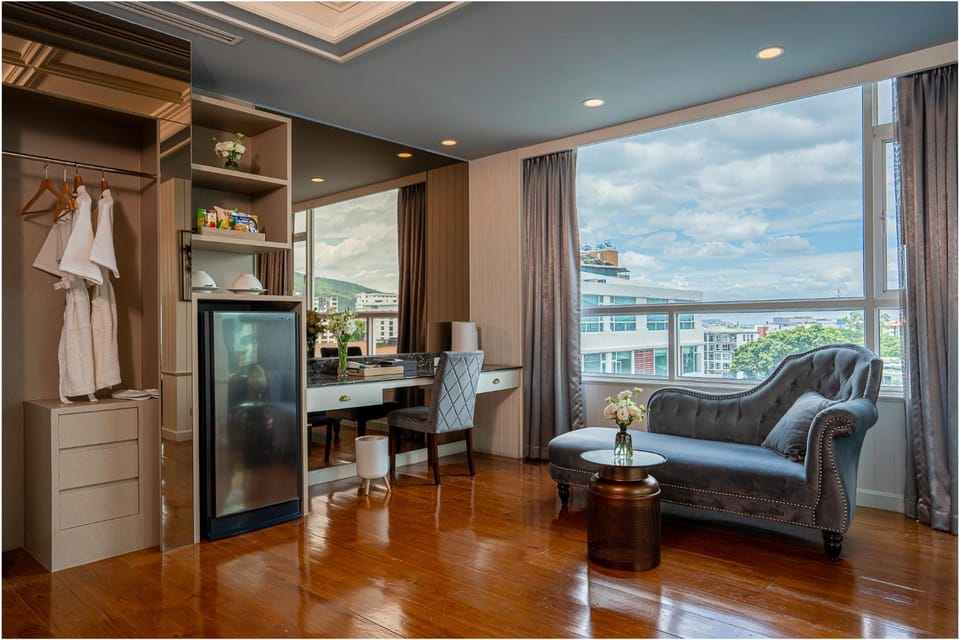 View (from property/room), Living room, Seating area