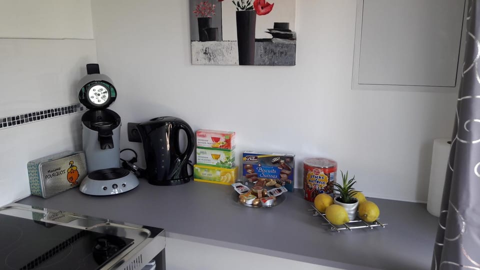 Coffee/tea facilities, Kitchen or kitchenette, Breakfast