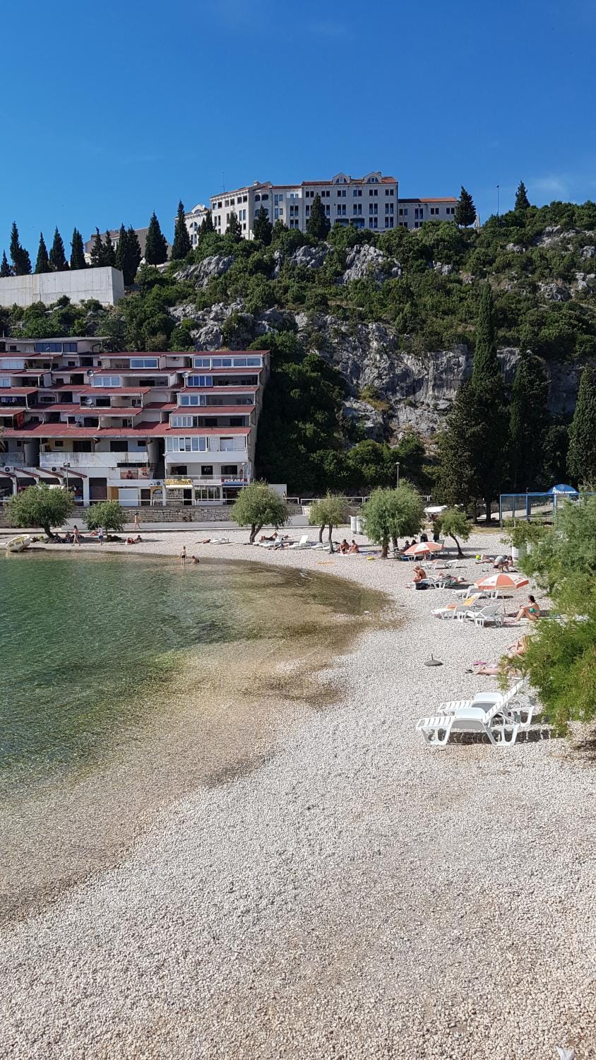 Restaurant/places to eat, Facade/entrance, Spring, Neighbourhood, Natural landscape, Beach, On site, Street view, Supermarket/grocery shop