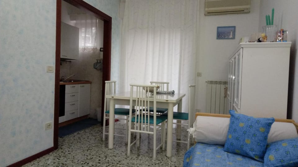 Kitchen or kitchenette, Living room, Dining area, air conditioner