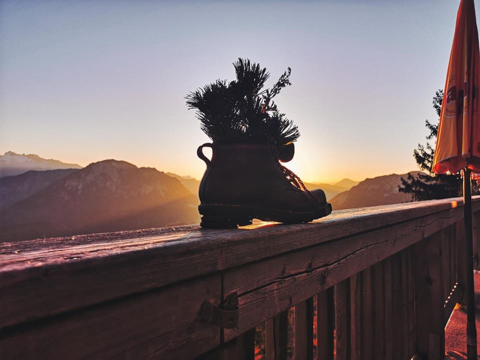 Restaurant/places to eat, Activities, Hiking, Autumn