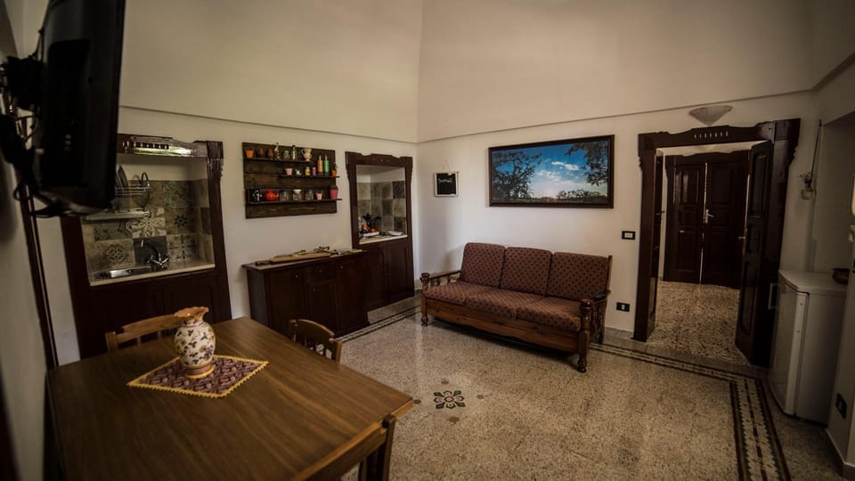 Communal lounge/ TV room
