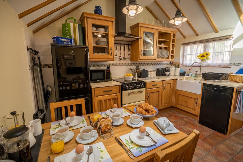 Kitchen or kitchenette, Dining area, dishwasher, oven, stove, toaster