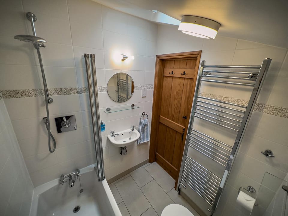 Shower, Toilet, Bathroom, Bath, towels