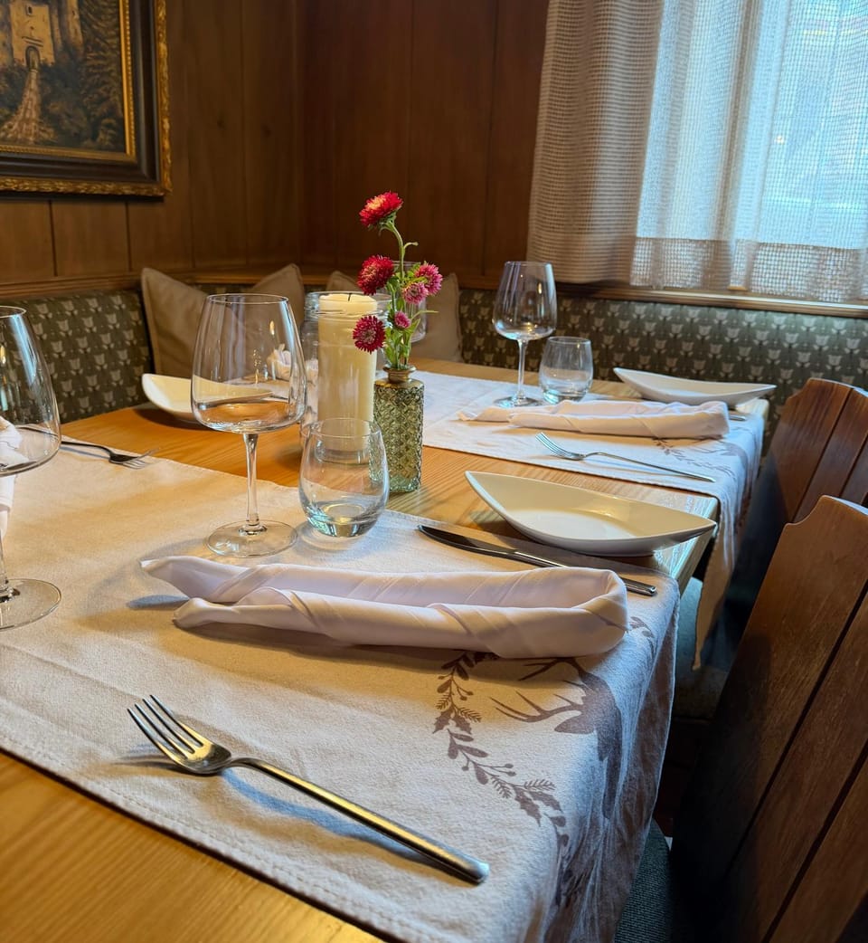 Restaurant/places to eat, Dining area