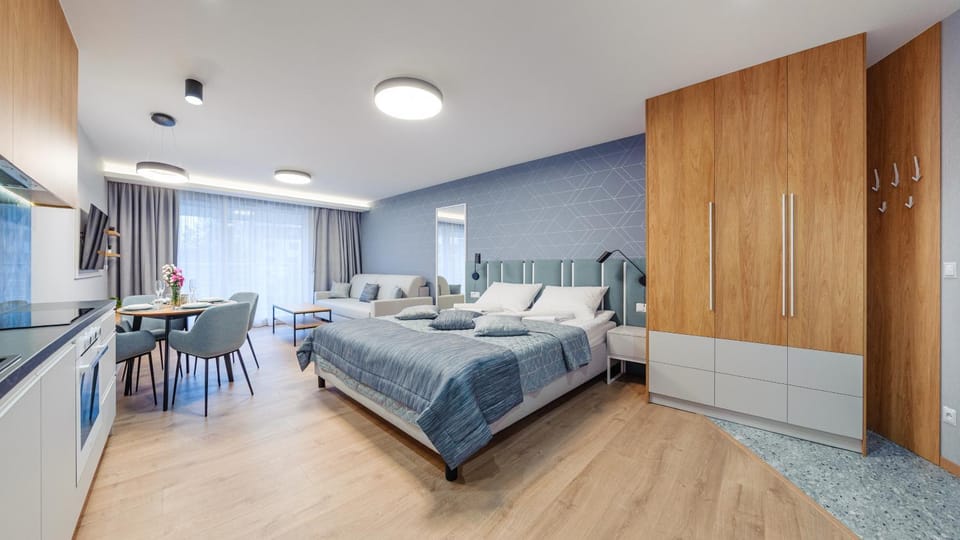 Bed, Photo of the whole room, wardrobe