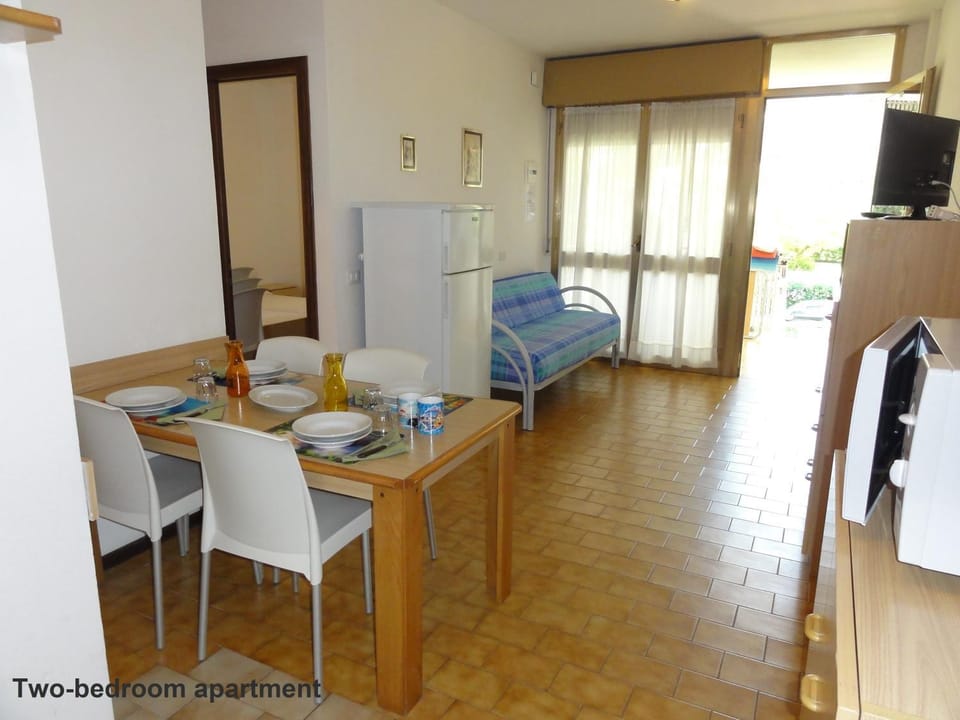 Summer, Living room, Dining area
