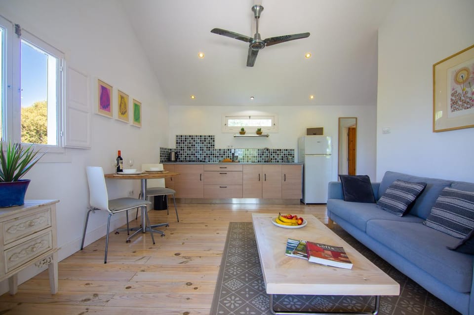 Azulita, Tranquil Garden Casita, Walk to Beach Apartment in El Palmar de Vejer
