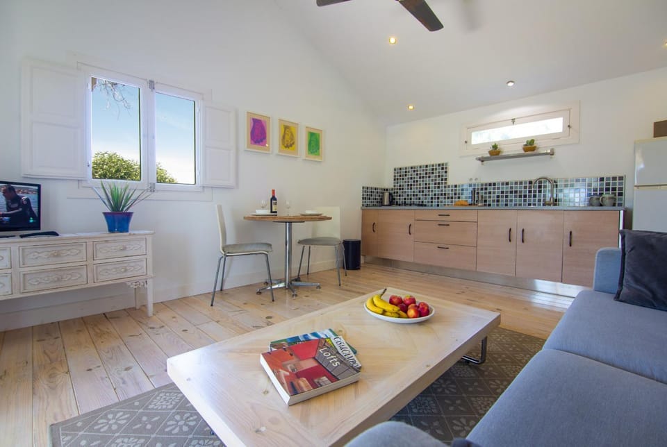 Azulita, Tranquil Garden Casita, Walk to Beach Apartment in El Palmar de Vejer
