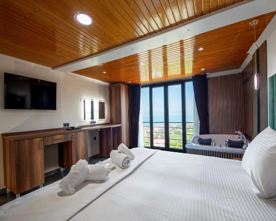 Hot Tub, Bedroom