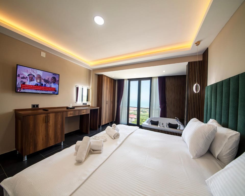 Hot Tub, Bedroom