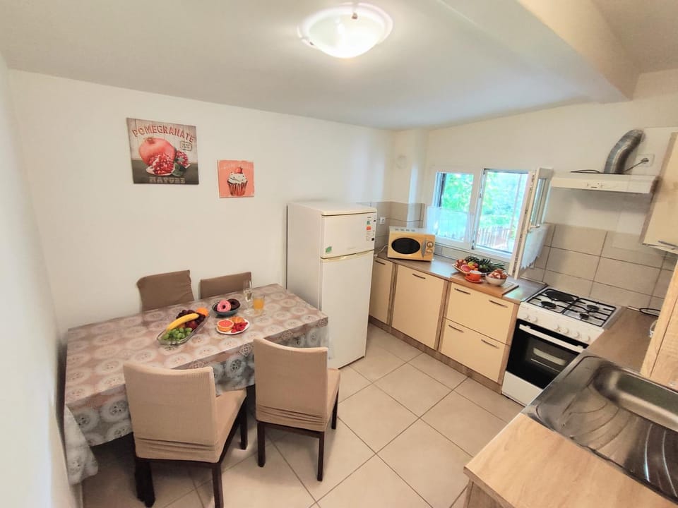 Apartments Pavao 1402 House in Pula