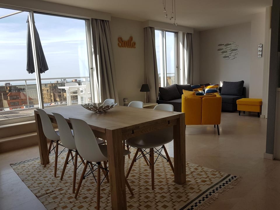 Living room, Decorative detail, Dining area, pet friendly