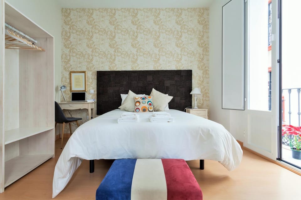 Hostly Acetres 1A loft in city center, comunal terrace, fibre,parking optional Apartment in Seville