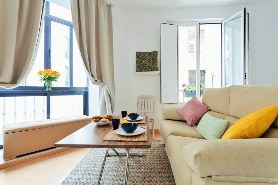 Hostly Acetres 1A loft in city center, comunal terrace, fibre,parking optional Apartment in Seville
