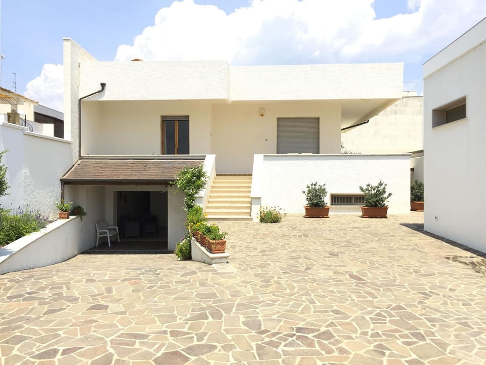 Facade/entrance, Garden view
