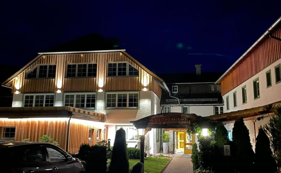 Property building, Restaurant/places to eat, Swimming pool, Breakfast