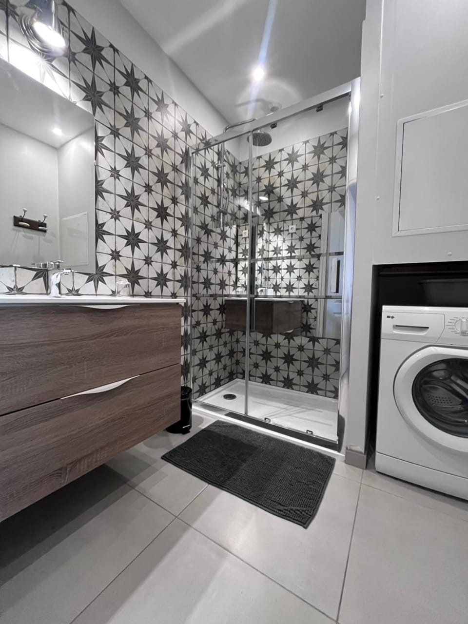 Bathroom, washing machine