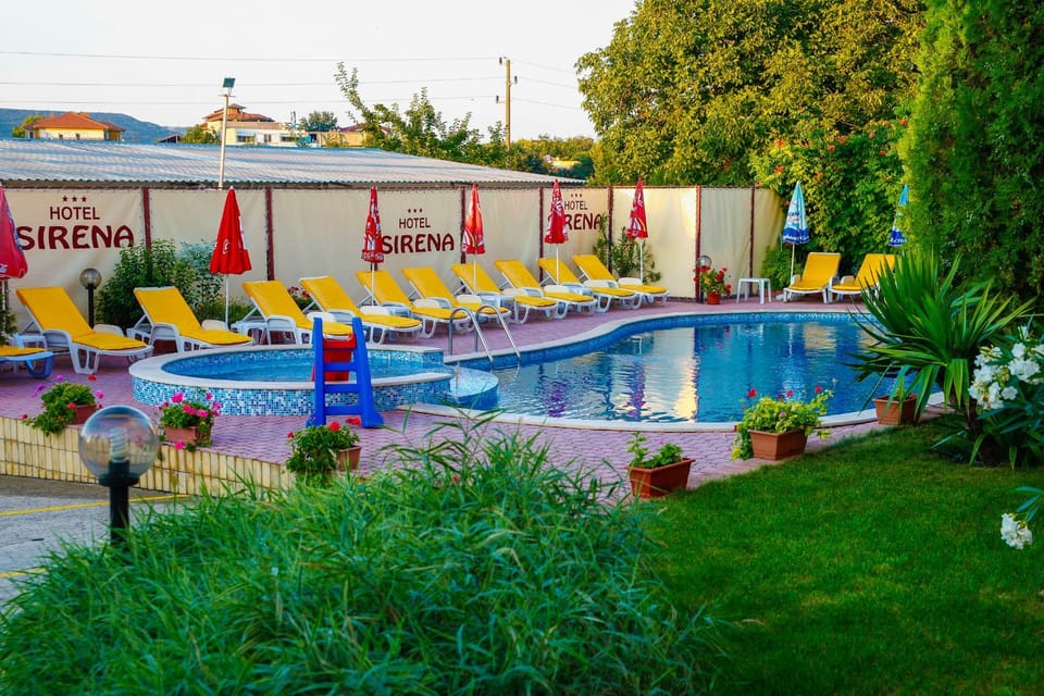 Day, Swimming pool