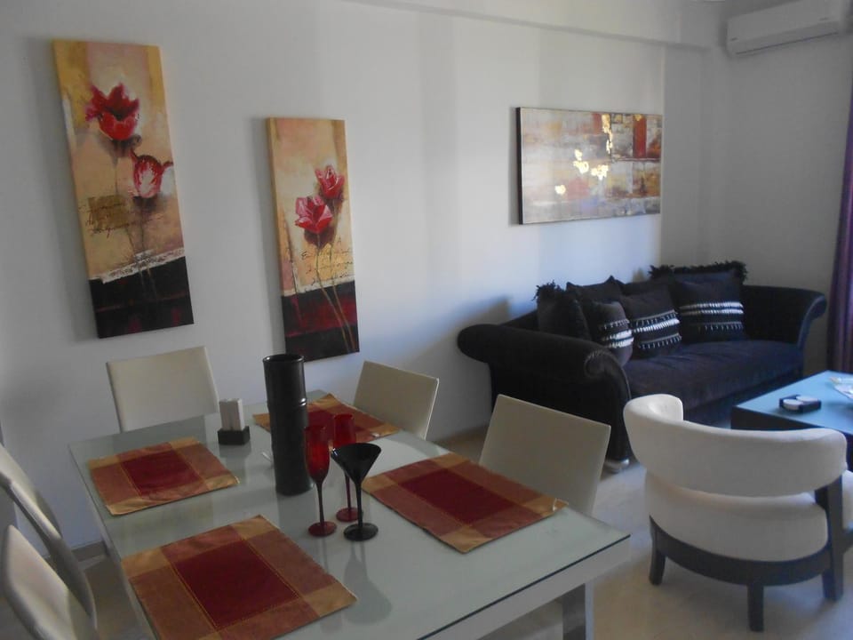 Living room, Dining area