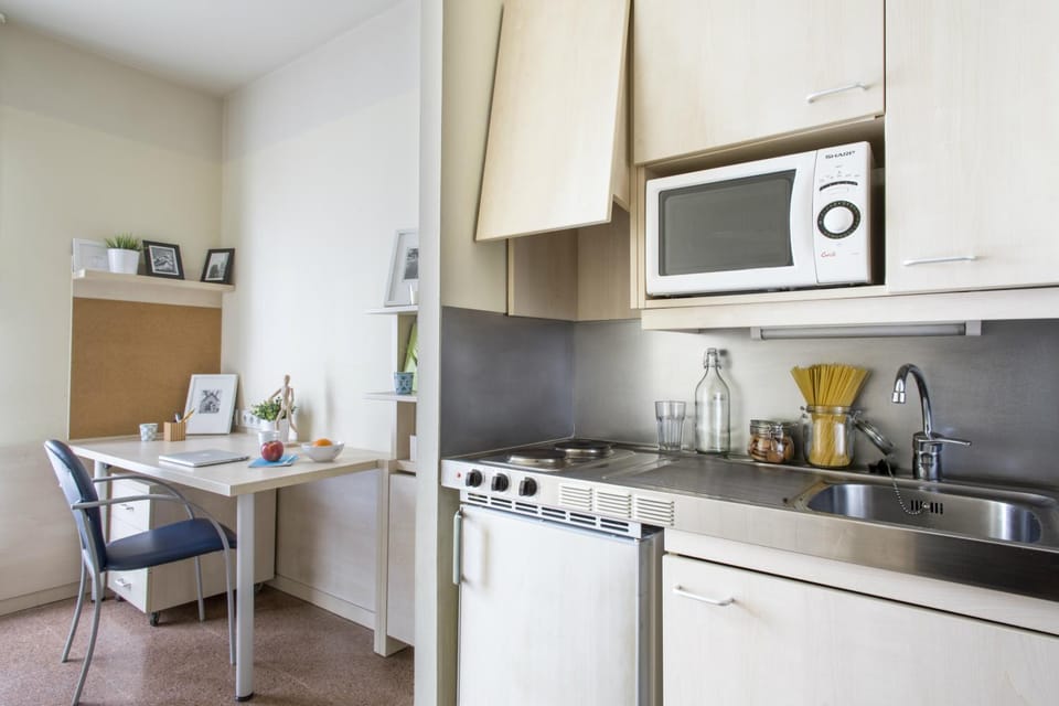 Kitchen or kitchenette, Seating area