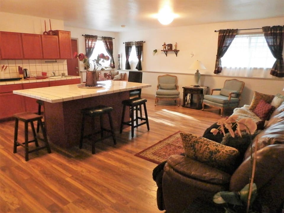 NEW CHARMING 2 BEDROOMS UNIT CLOSE TO EVERYTHING Apartment in Oakhurst
