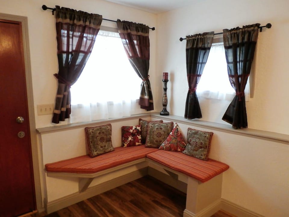 NEW CHARMING 2 BEDROOMS UNIT CLOSE TO EVERYTHING Apartment in Oakhurst