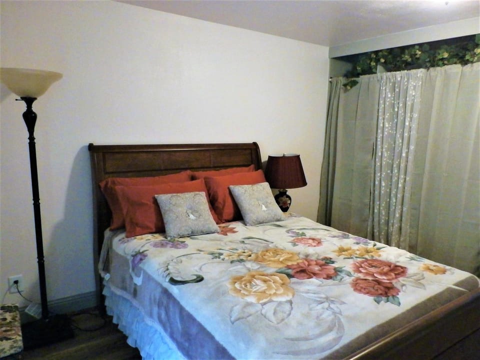 NEW CHARMING 2 BEDROOMS UNIT CLOSE TO EVERYTHING Apartment in Oakhurst