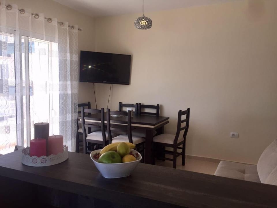 Living room, Photo of the whole room, Decorative detail, Decorative detail, Dining area