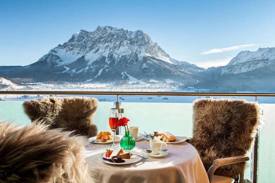 Restaurant/places to eat, Balcony/Terrace, Mountain view, Non alcoholic drinks