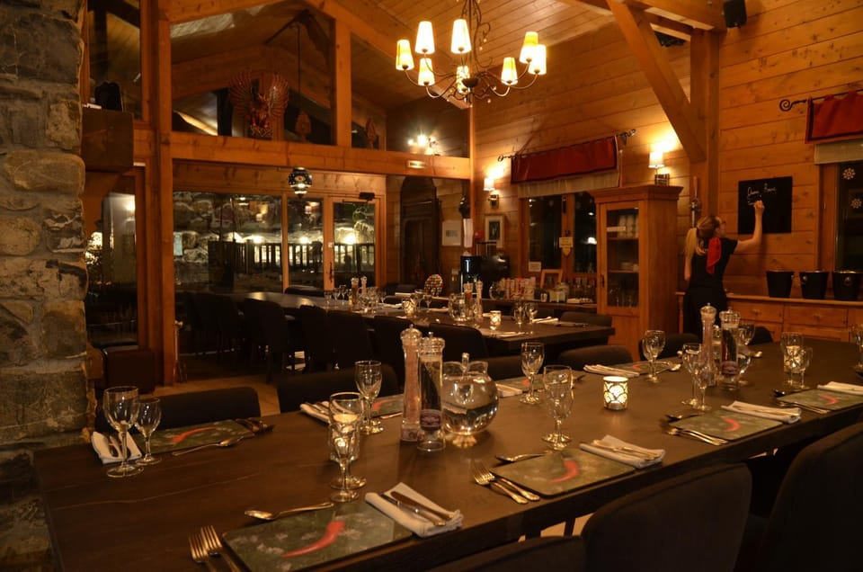 Restaurant/places to eat, Dining area