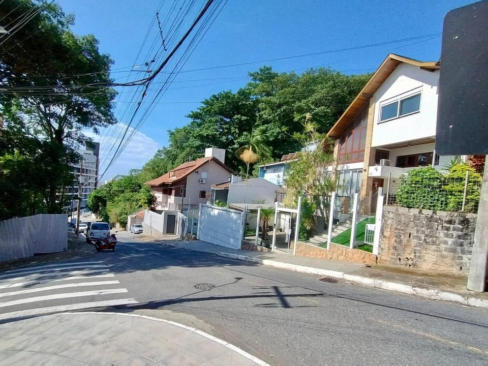 Próximo shopping Beiramar WF 750M ar cond House in Florianopolis